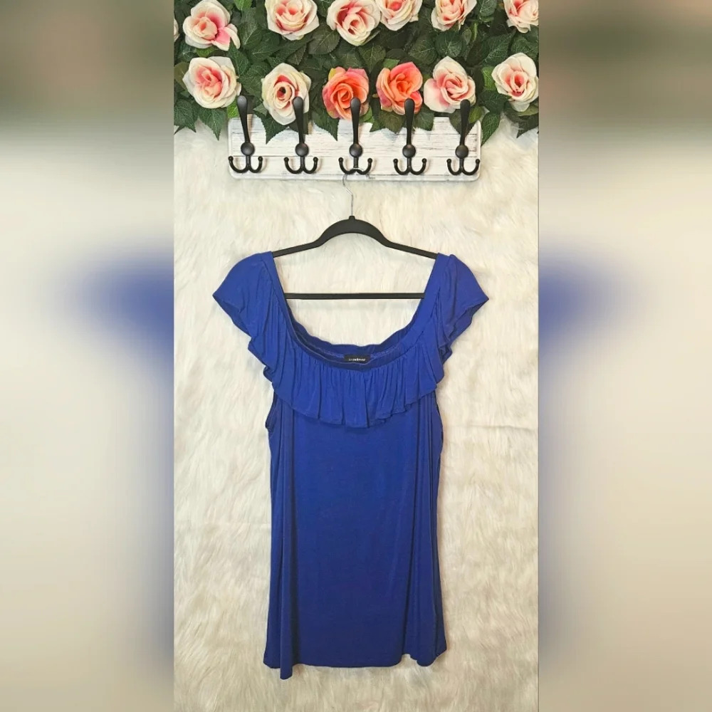 Le Chateau On/Off Shoulder Saphire Top